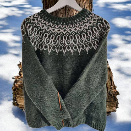 Aurora – Winter Jumper with Refined Round-Knit Shoulder Detail